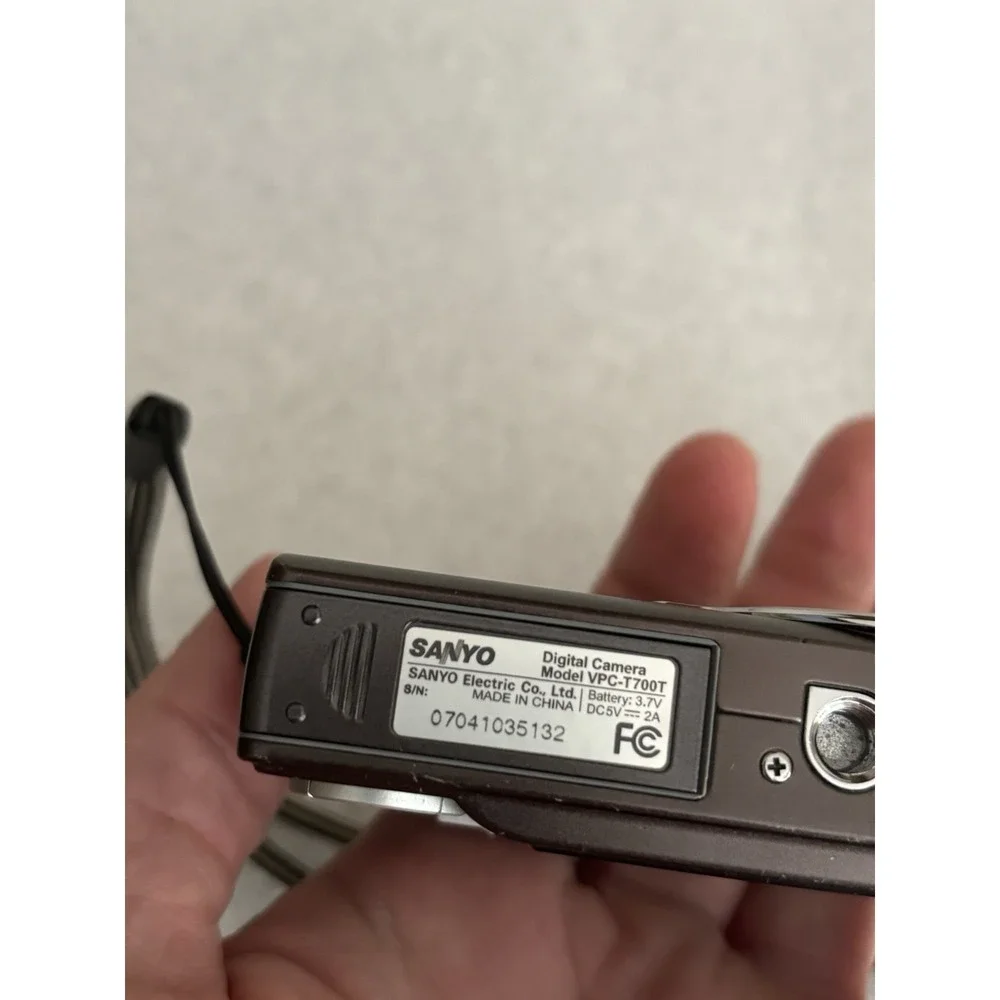 Sanyo VPC T700 7.0MP Digital Camera - Brown Tested With Battery. No Charger